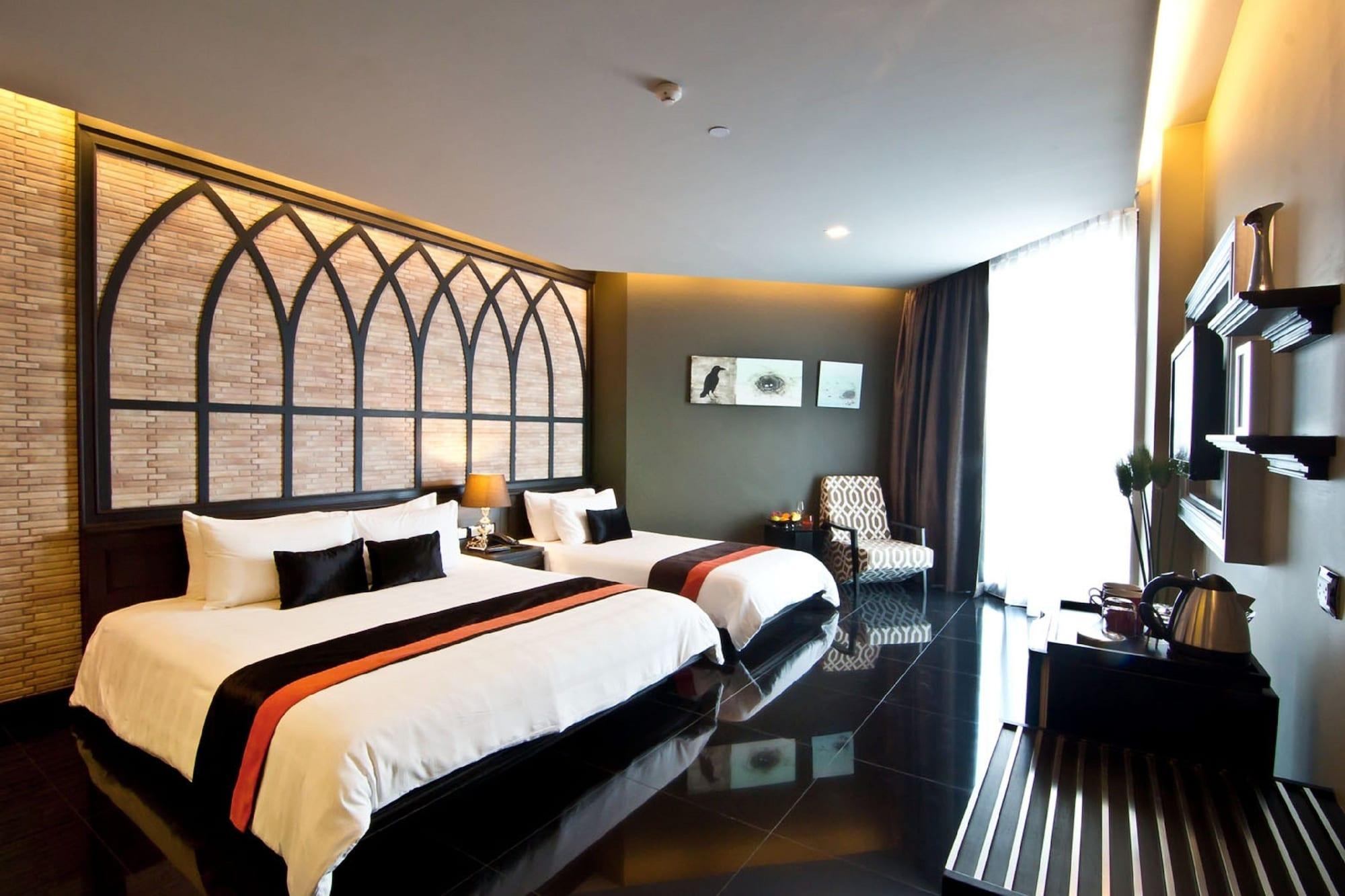 Tsix5 Quarter Hotel Патая Екстериор снимка