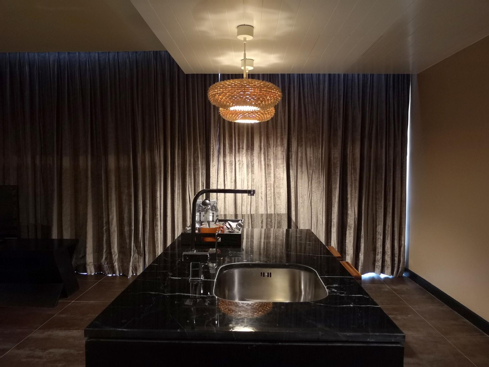 Tsix5 Quarter Hotel Патая Екстериор снимка