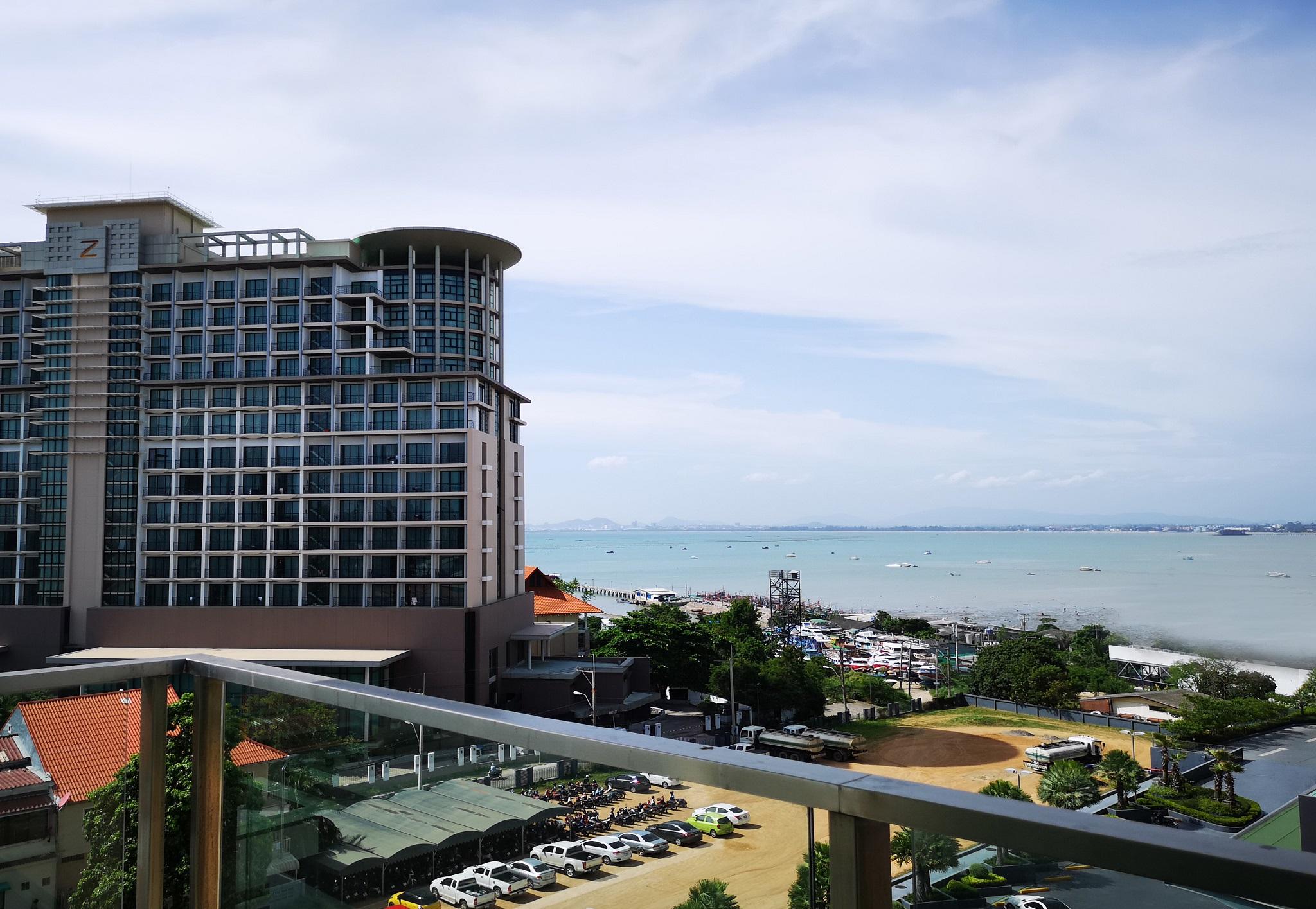 Tsix5 Quarter Hotel Патая Екстериор снимка