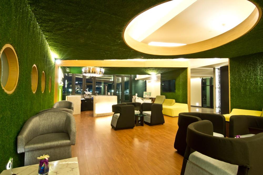 Tsix5 Quarter Hotel Патая Екстериор снимка