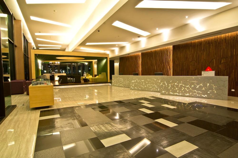 Tsix5 Quarter Hotel Патая Екстериор снимка