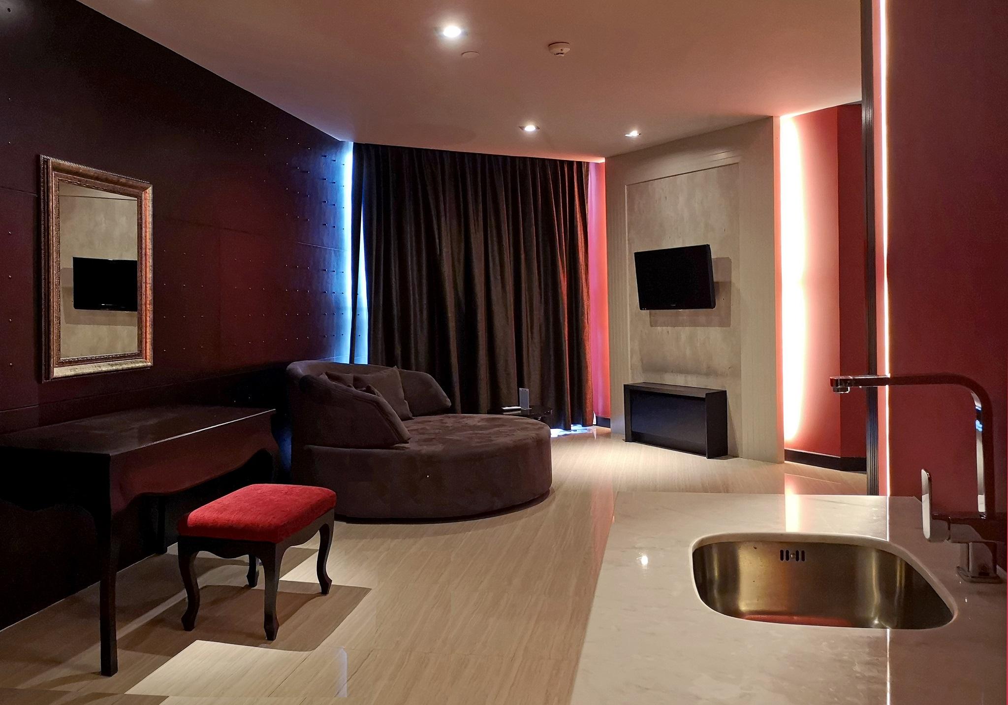 Tsix5 Quarter Hotel Патая Екстериор снимка