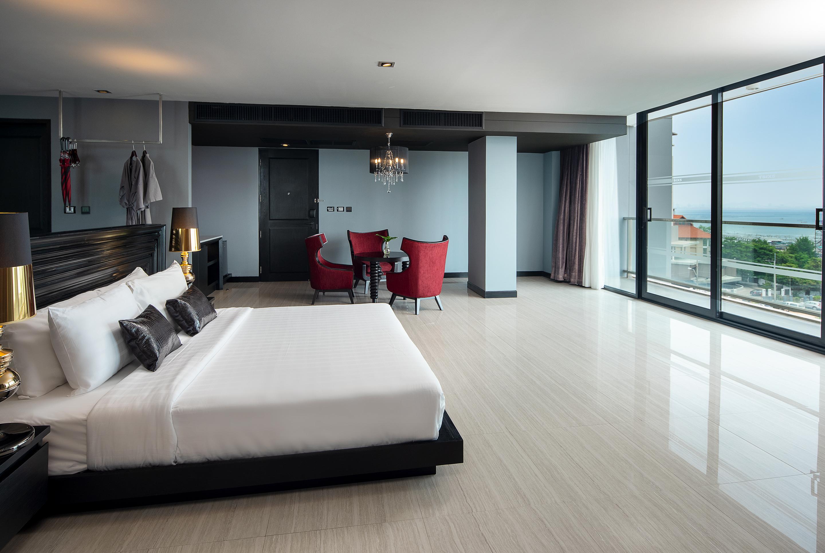 Tsix5 Quarter Hotel Патая Екстериор снимка