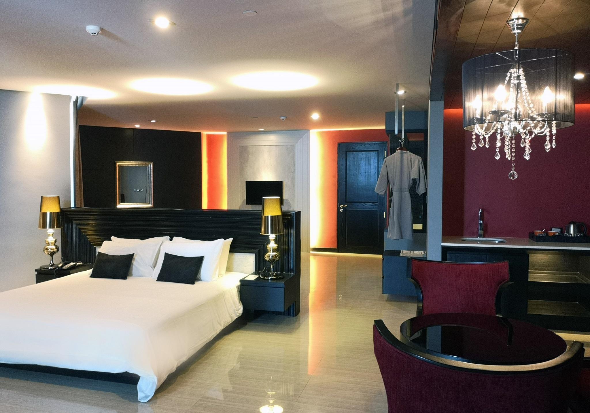 Tsix5 Quarter Hotel Патая Екстериор снимка