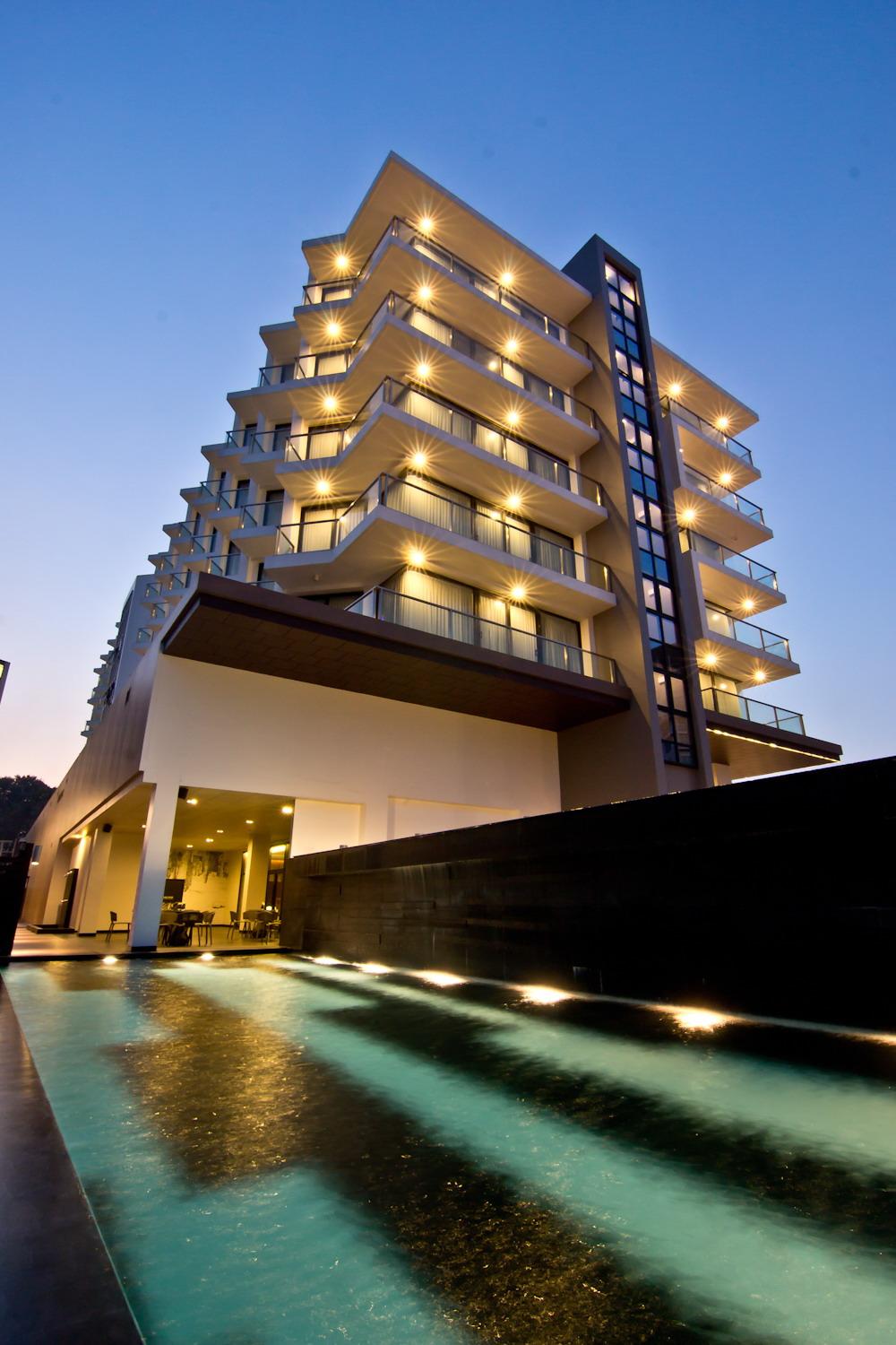 Tsix5 Quarter Hotel Патая Екстериор снимка