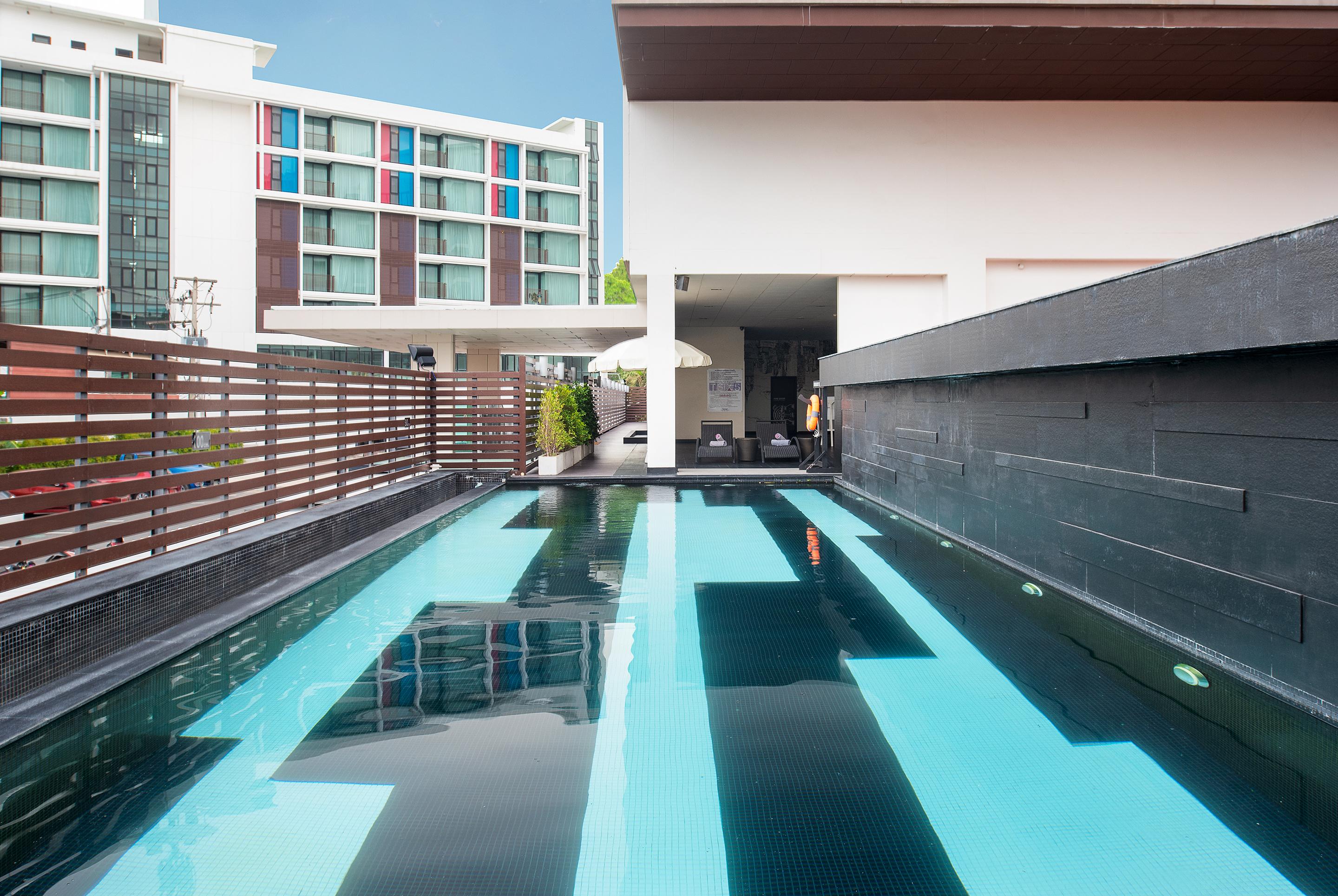 Tsix5 Quarter Hotel Патая Екстериор снимка