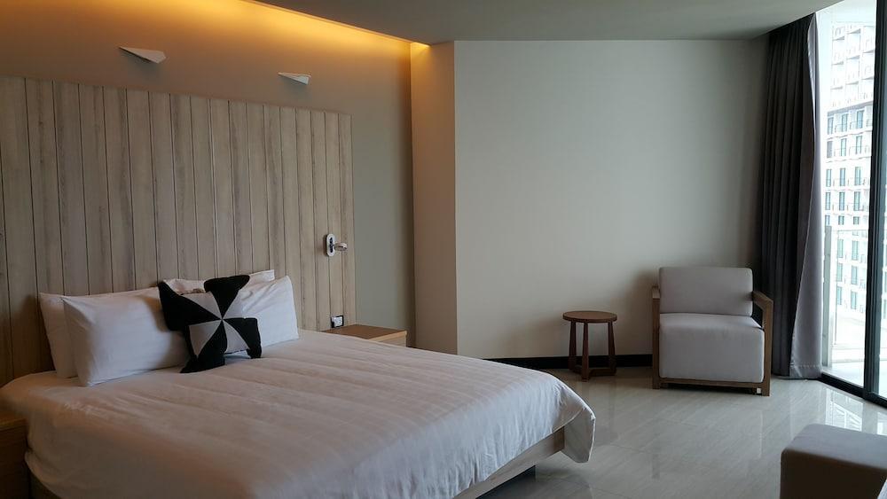 Tsix5 Quarter Hotel Патая Екстериор снимка